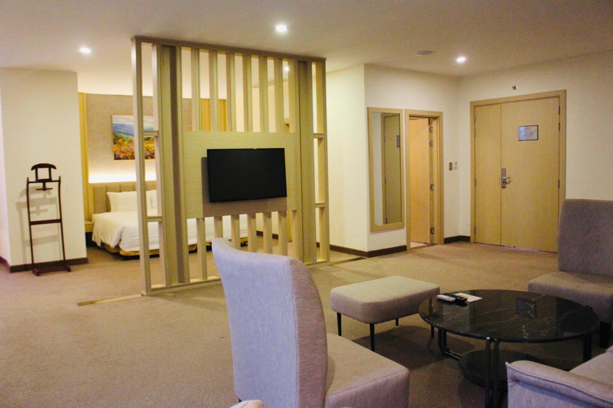 Muong Thanh Grand Quang Tri Hotel Bagian luar foto